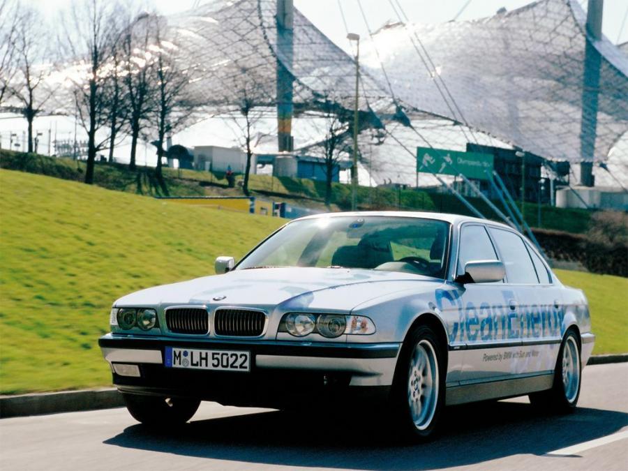  BMW 750hL CleanEnergy Concept 2000 года  (фото 6 из 16)